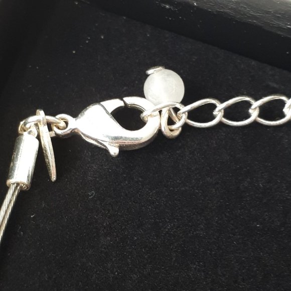 AVON | Hammered Illusion Bracelet - Picture 3 of 4